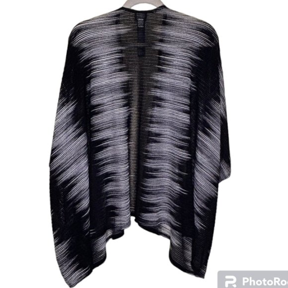 Chicos Travelers Collection Zig-Zag Ombre Pattern Black/White Ruana L/XL EUC - Picture 2 of 5